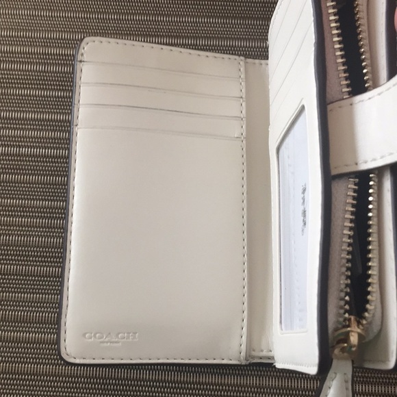 NWT Coach Medium Zip Wallet Khaki / Chalk - Picture 3 of 8